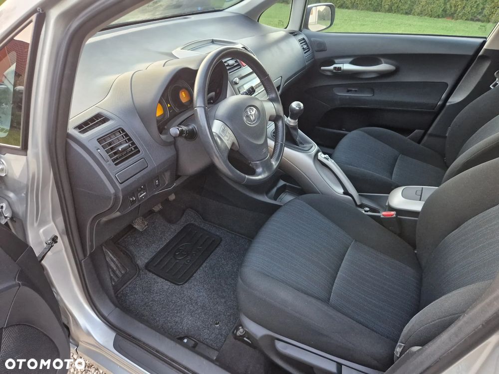 Toyota Auris 1.6 VVT-i Executive - 6