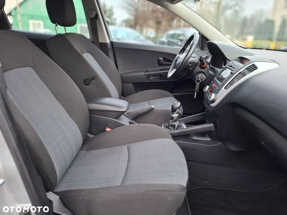 Kia Ceed 1.4 CVVT Dream-Team Edition - 15