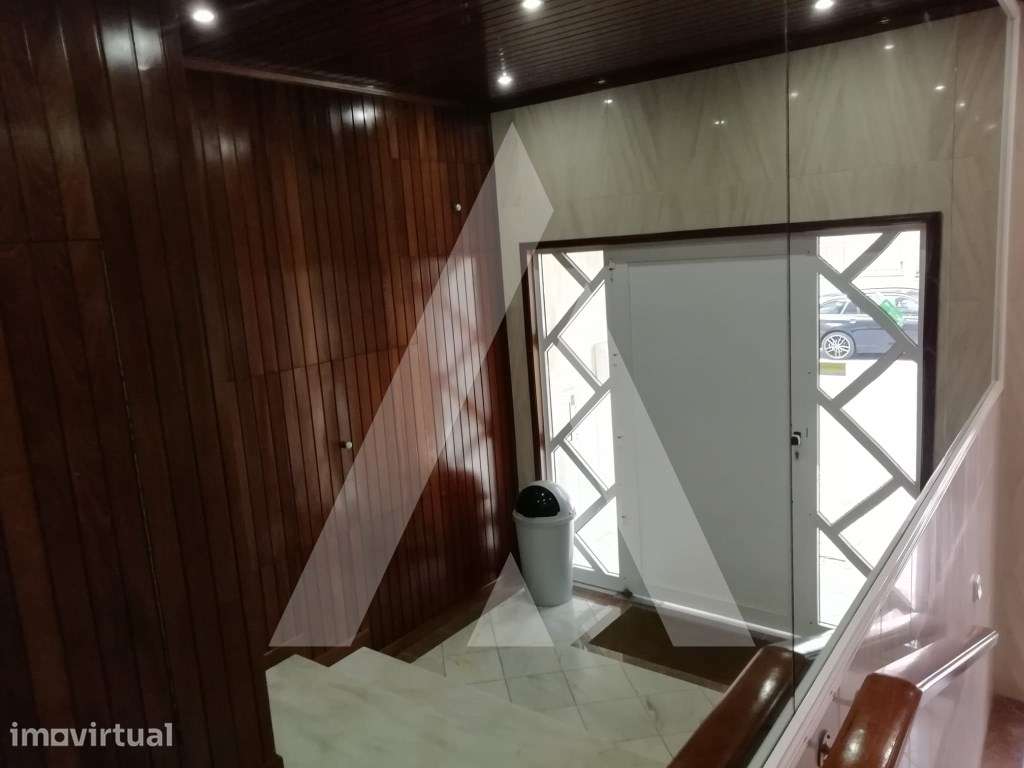 Apartamento T2 com garagem fechada em condomínio com piscina e chur... - Grande imagem: 5/33