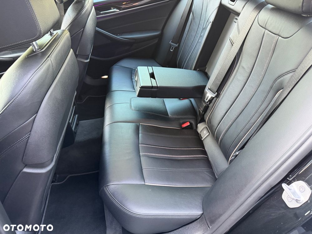BMW Seria 5 530i xDrive Sport Line - 12