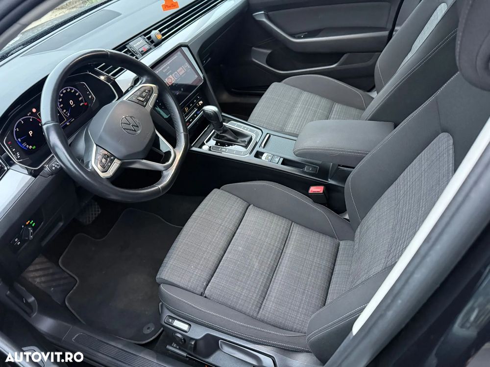 Volkswagen Passat Variant 2.0 TDI SCR DSG Elegance - 11