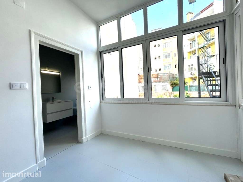 T2 renovado no coração de Lisboa na Rua Morais Soares - Grande imagem: 5/22