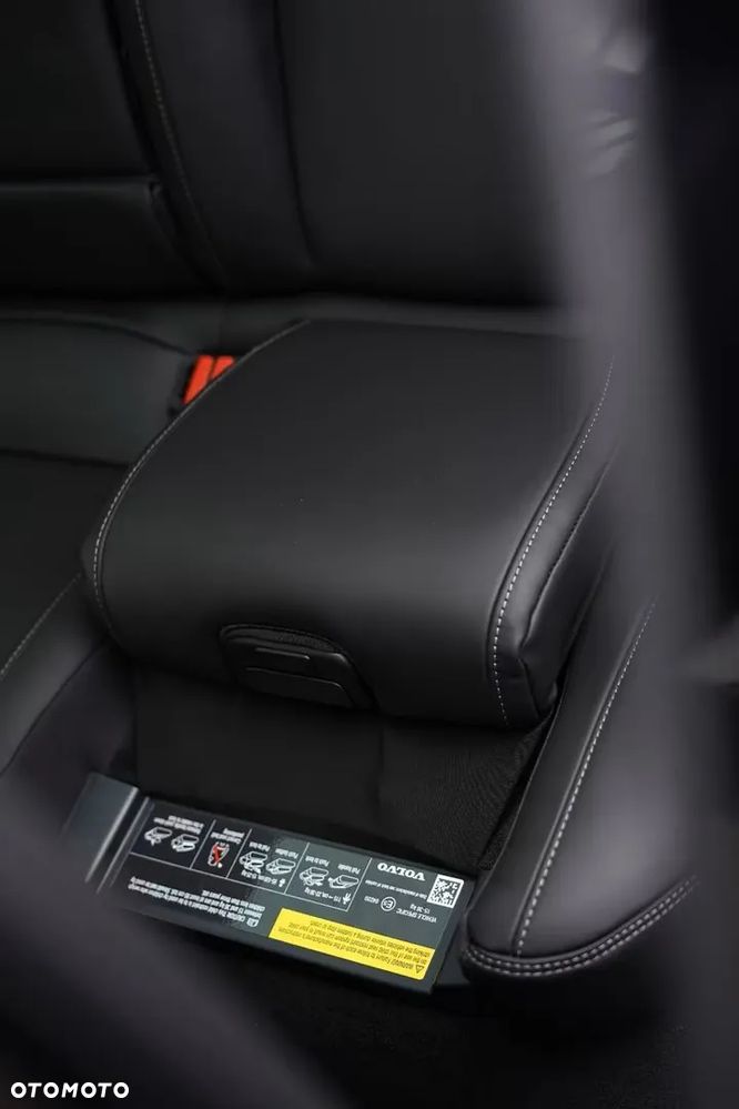 Volvo XC 60 B5 B AWD Plus Black Edition - 33