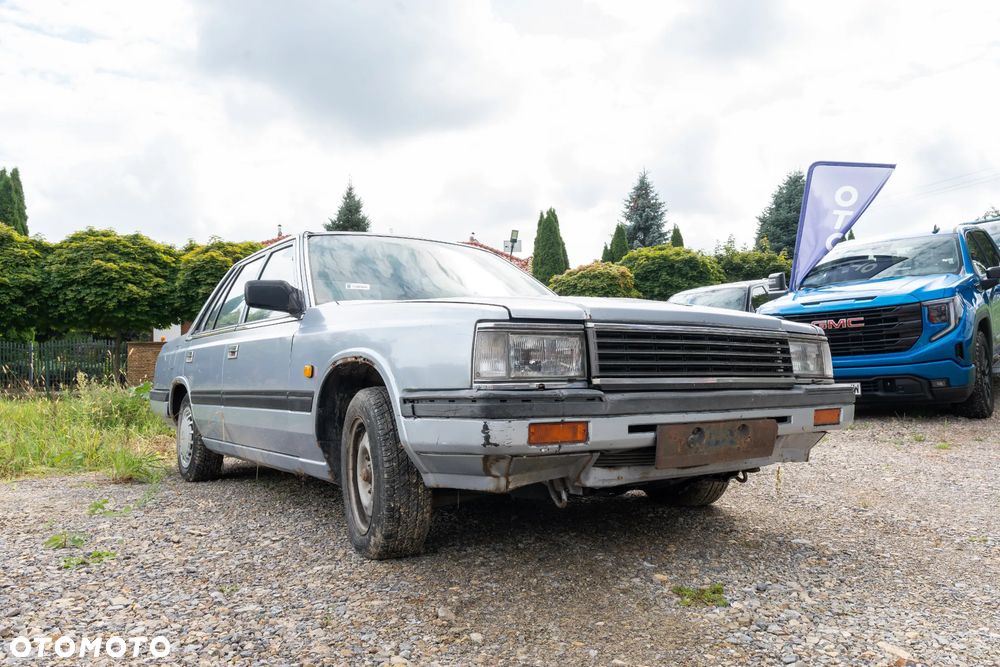 Nissan Laurel - 11