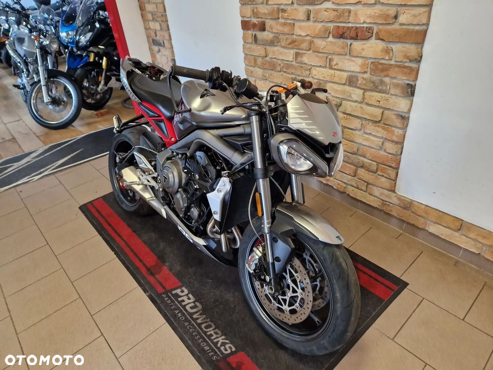 Triumph Street Triple - 19