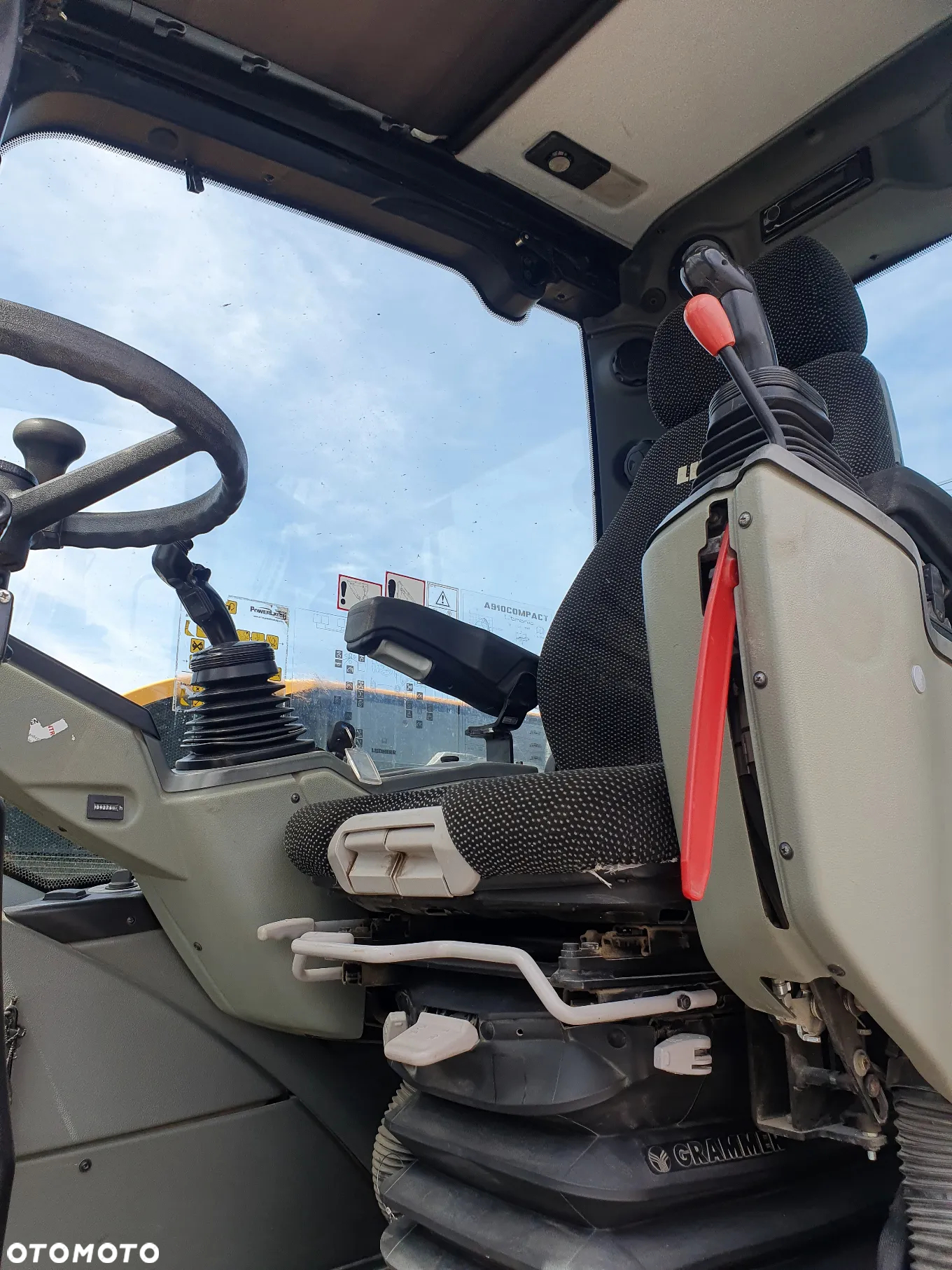Liebherr A910 Compact - 11