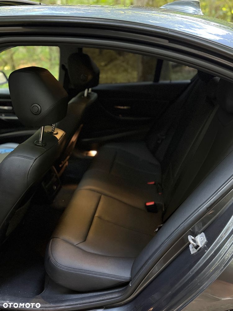 BMW Seria 3 320i Edition Luxury Line Purity - 22