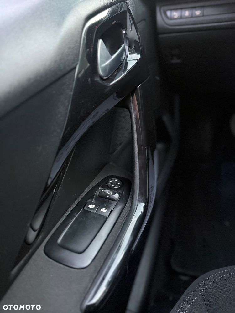 Peugeot 208 - 20