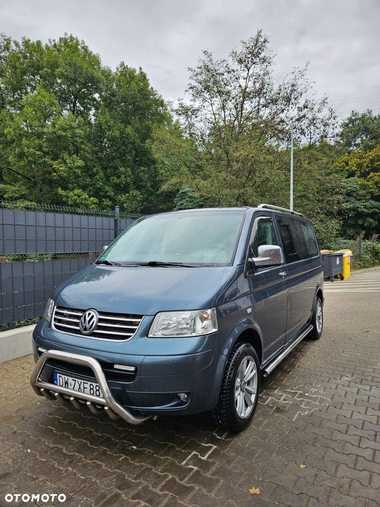 Volkswagen Caravelle - 1