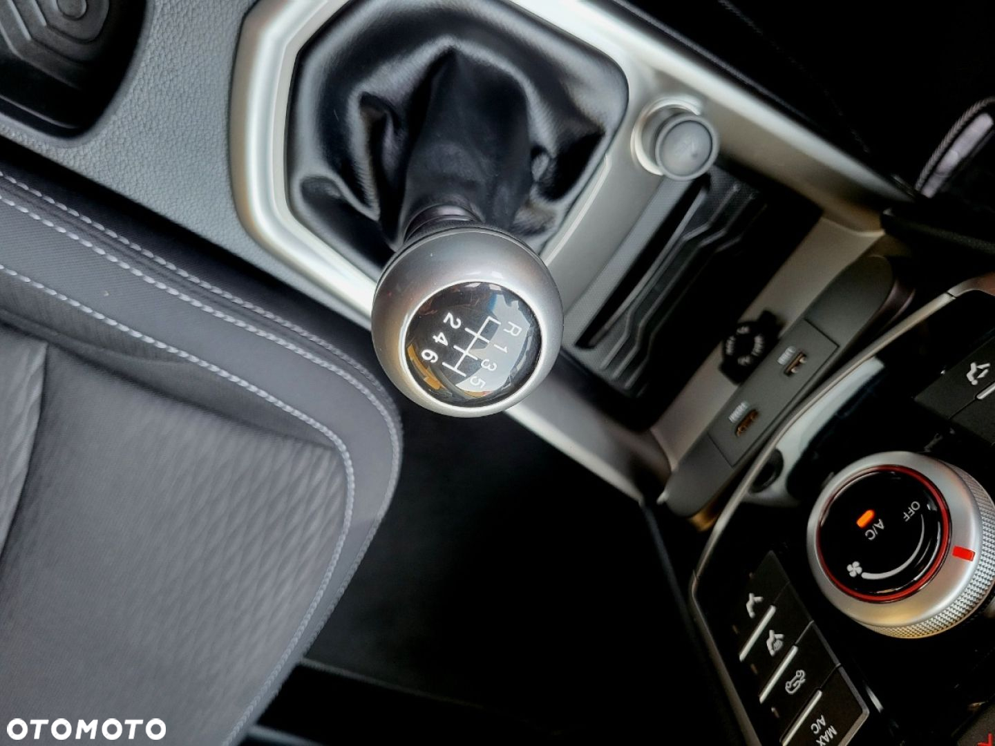 SsangYong/KGM Tivoli - 16