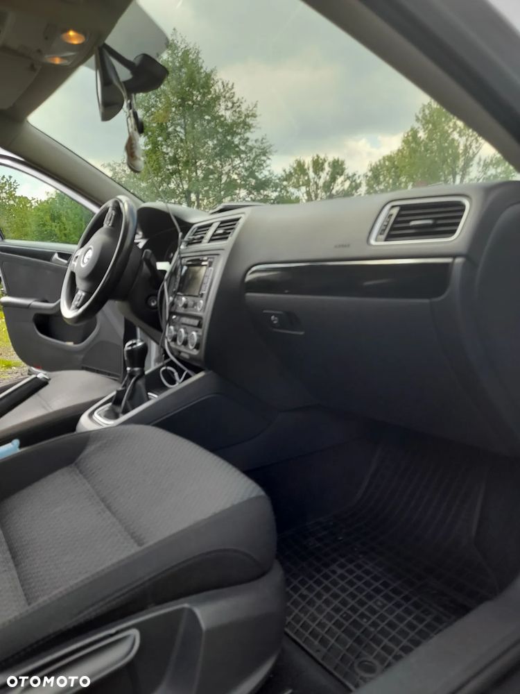 Volkswagen Jetta 1.6 TDI Blue Motion Technology Comfortline - 9