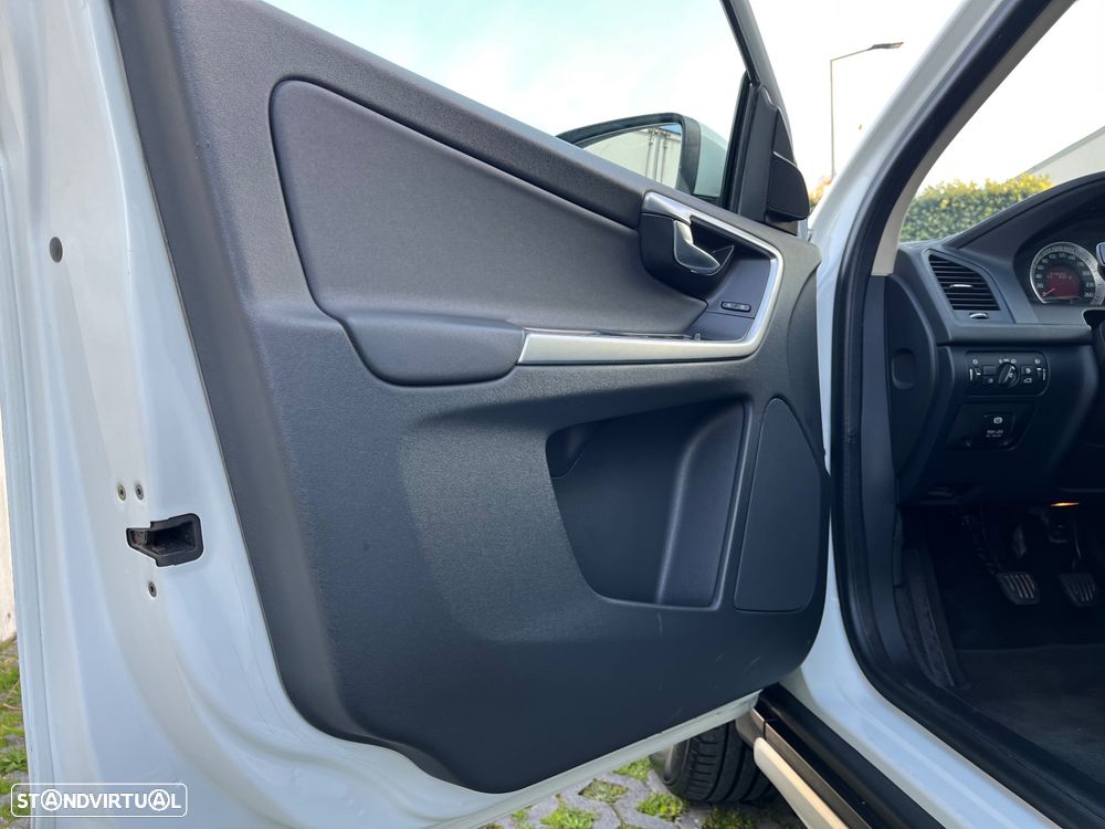 Volvo XC 60 2.0 D3 Drive Momentum Start/Stop - 5