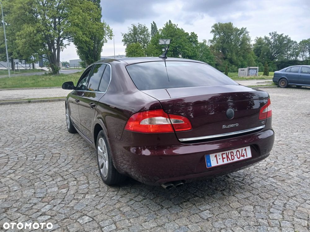 Skoda Superb 2.0 TDI DPF Elegance - 23