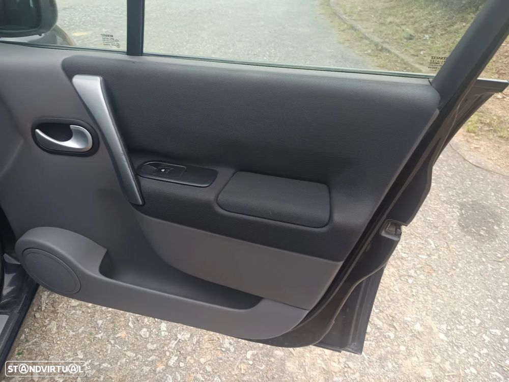 Renault Scénic 1.5 dCi Dynamique S - 17