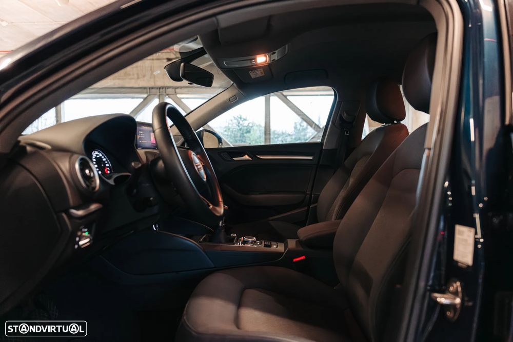 Audi A3 Limousine 30 TDI Design - 16