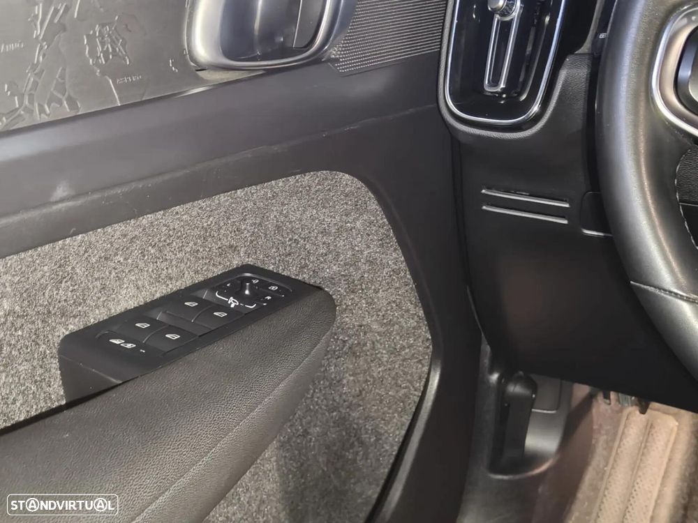 Volvo XC 40 Recharge Core - 24