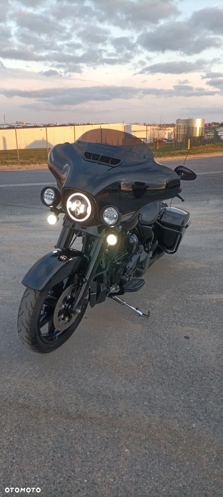 Harley-Davidson Touring Street Glide - 11