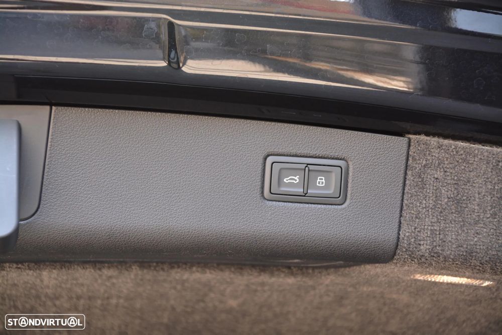 Bentley Bentayga Hybrid - 54