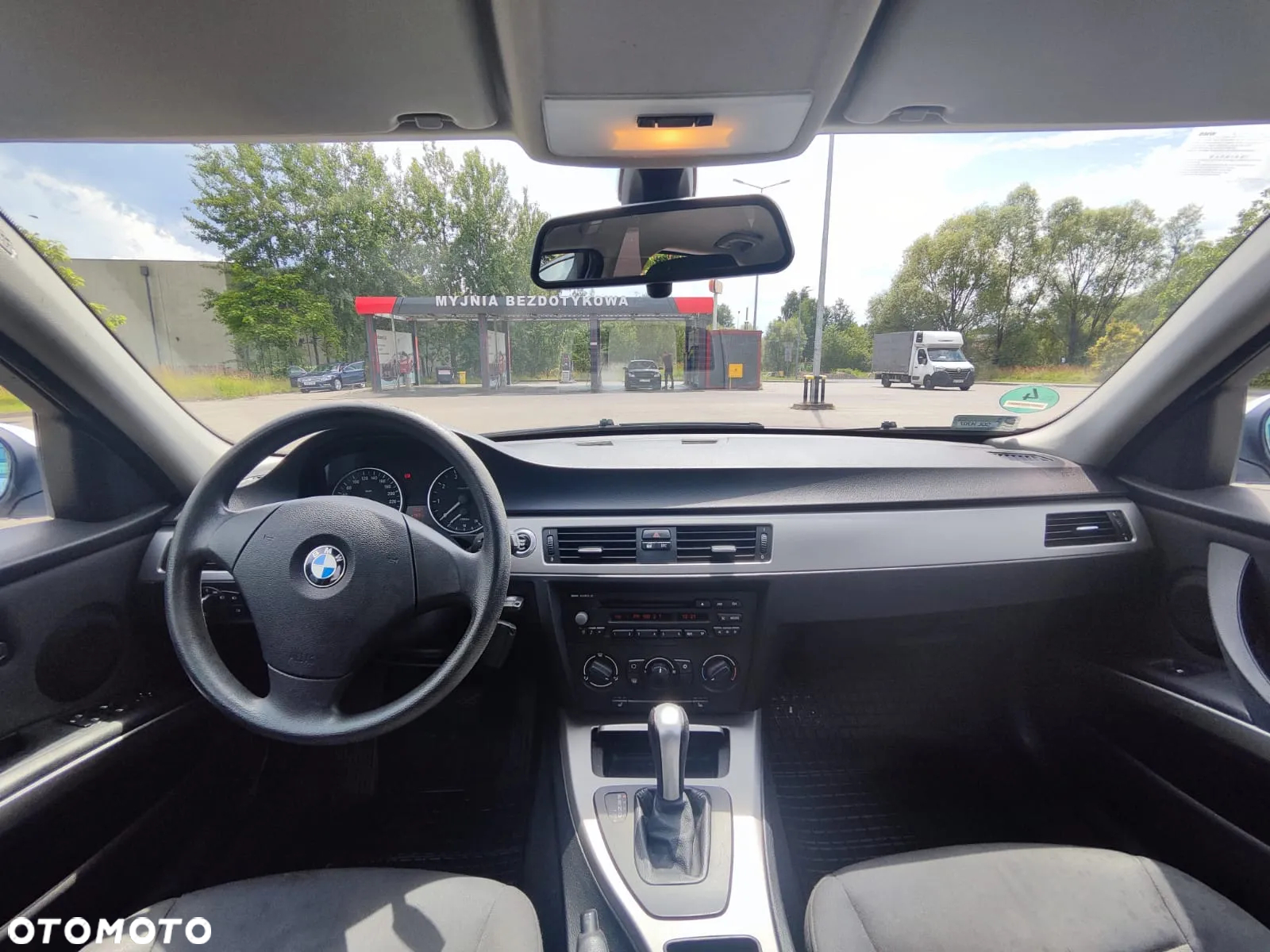 BMW Seria 3 318i - 4