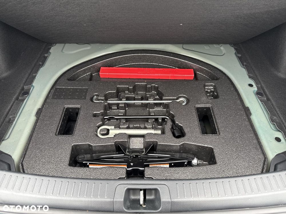 Toyota Corolla 1.8 Hybrid Comfort - 24