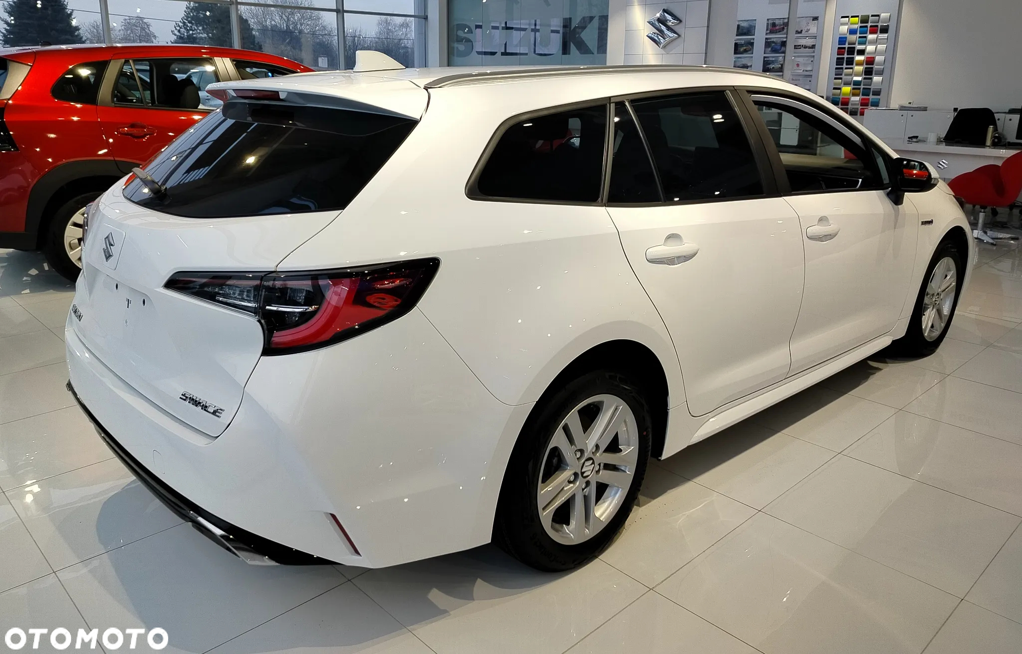 Suzuki Swace 1.8 Hybrid Premium Plus CVT - 4