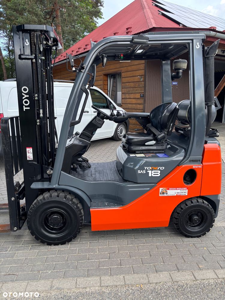 Toyota wózek widłowy 8FGF18 GWARANCJA LPG benzyna triplex PERFEKCYJNY 46800 NETTO