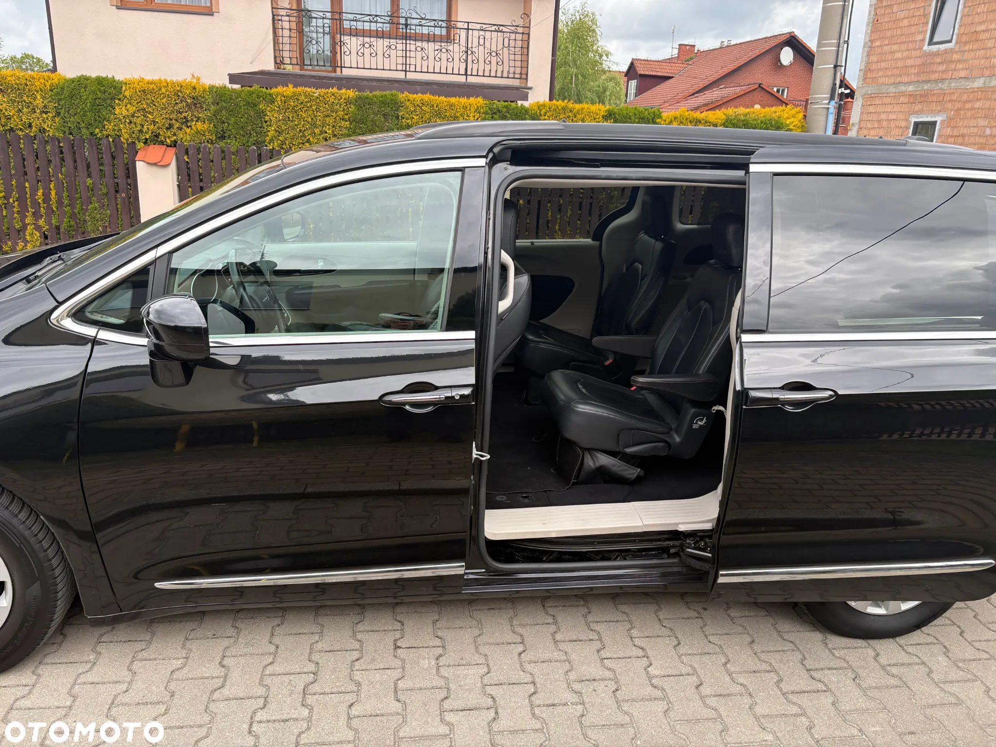 Chrysler Pacifica - 11