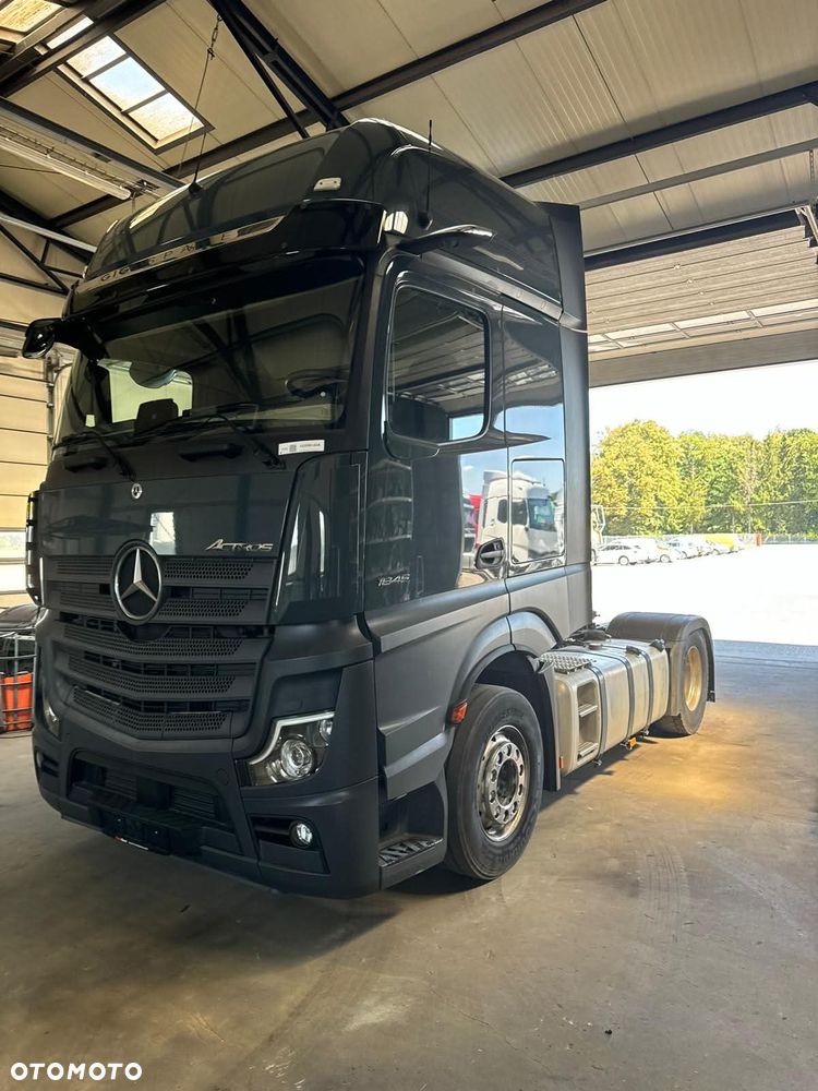 Mercedes-Benz Actros - 3