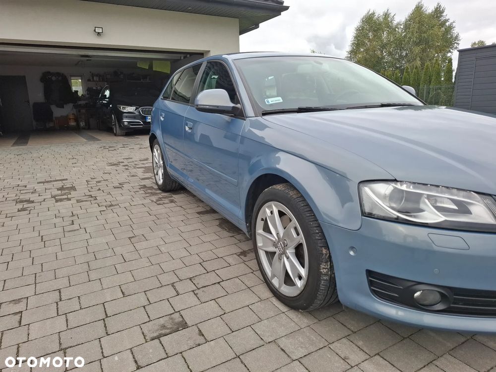 Audi A3 Sportback 2.0 TDI DPF quattro Ambiente - 2