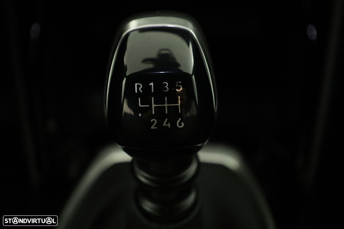 Peugeot 2008 1.2 PureTech Allure - 14