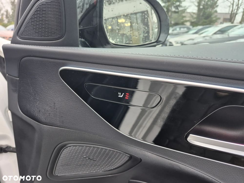 Mercedes-Benz Klasa C 180 mHEV - 30