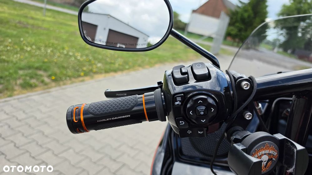 Harley-Davidson Touring Road Glide - 15