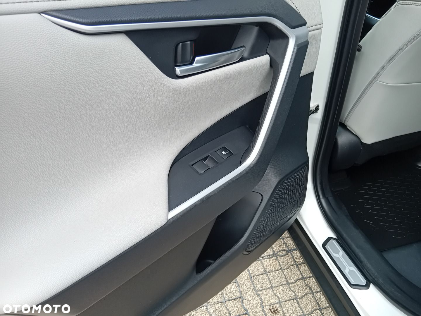 Toyota RAV4 - 24