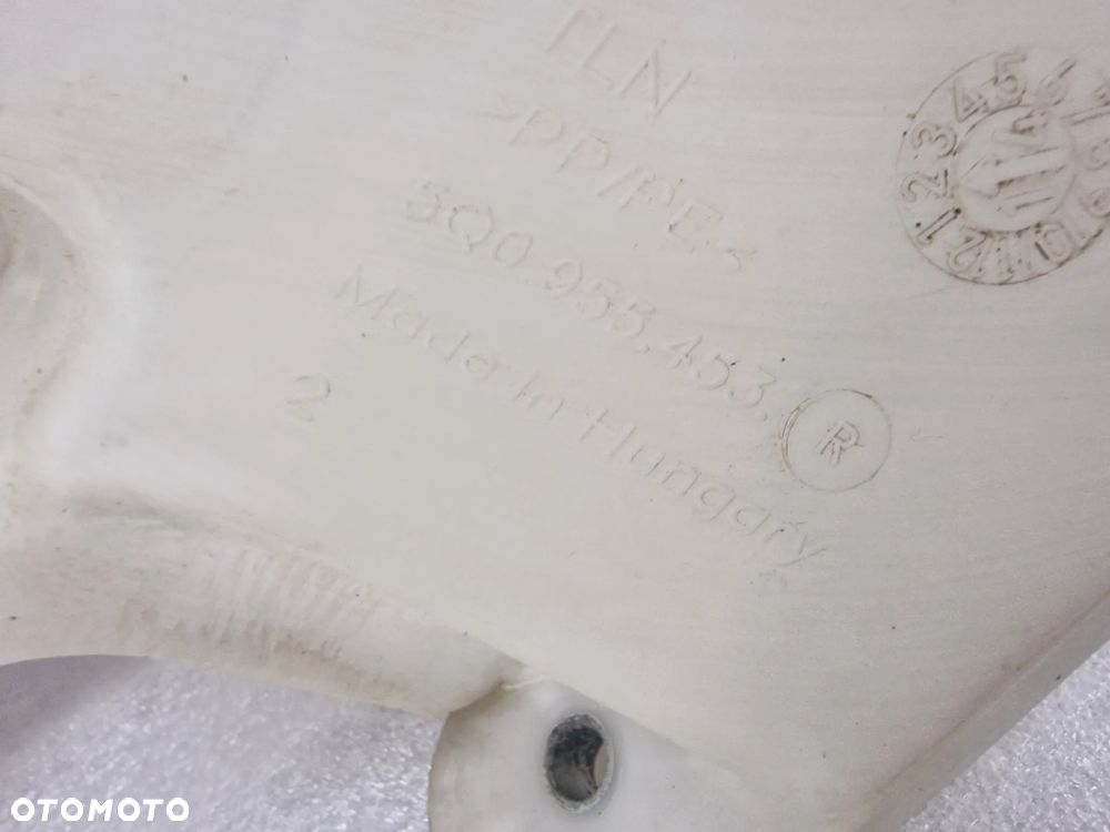 SKODA OCTAVIA 3 III / SEAT LEON 3 III / AUDI A3 8V ZBIORNICZEK SPRYSKIWACZY POD SPRYSKI , NR 5Q0955453R / 5Q0955449P , NR AUKCJI ZS104 - 6