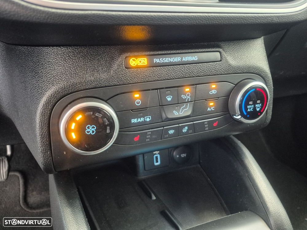 Ford Focus SW 1.0 EcoBoost Business - 17