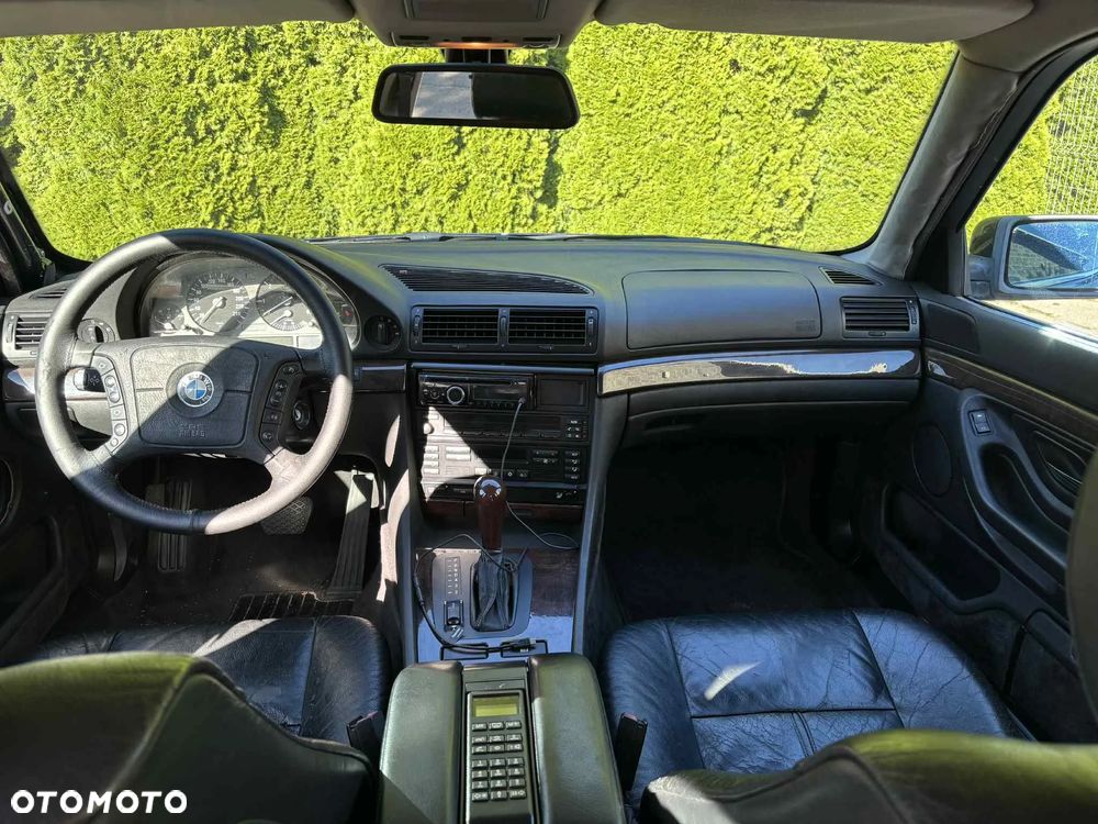 BMW Seria 7 - 18