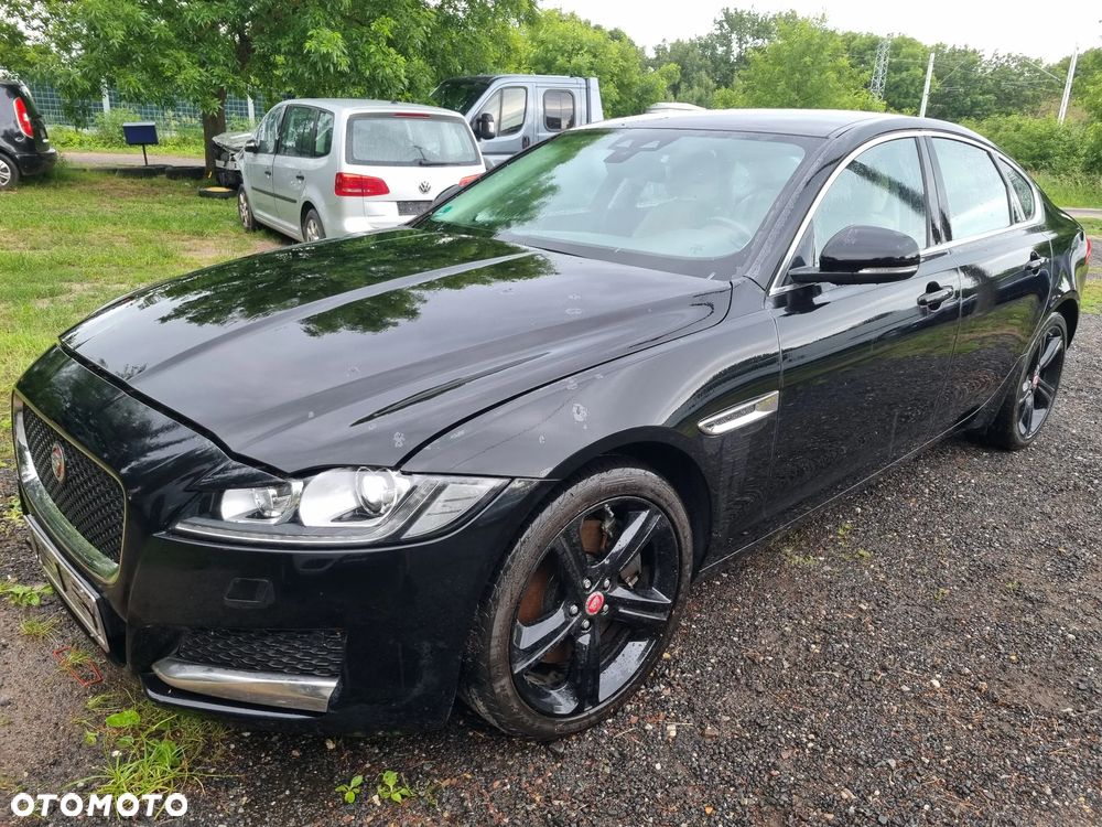 Jaguar XF 30d Prestige - 14