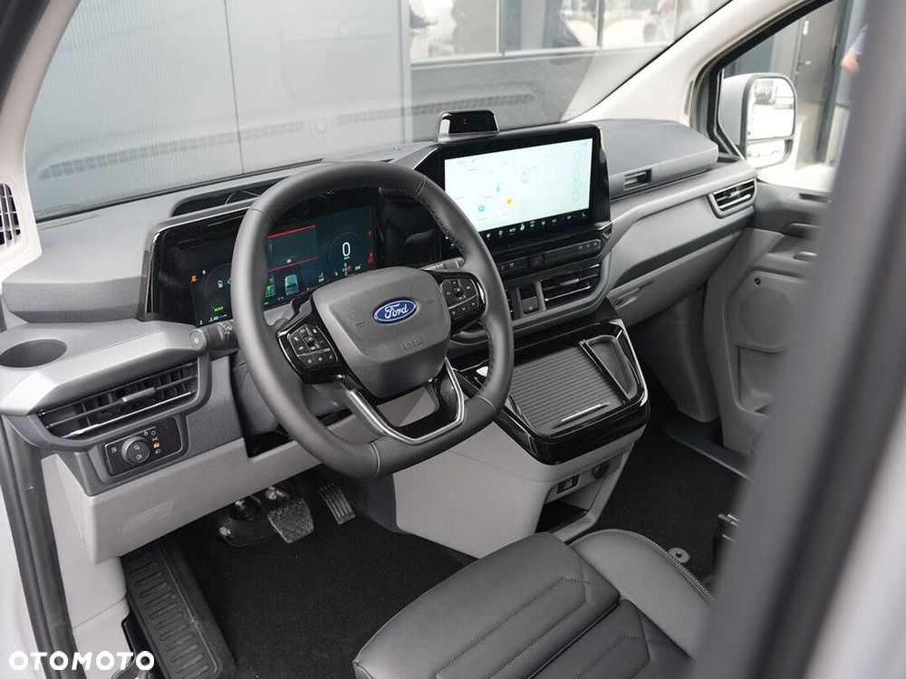 Ford Tourneo Custom - 15