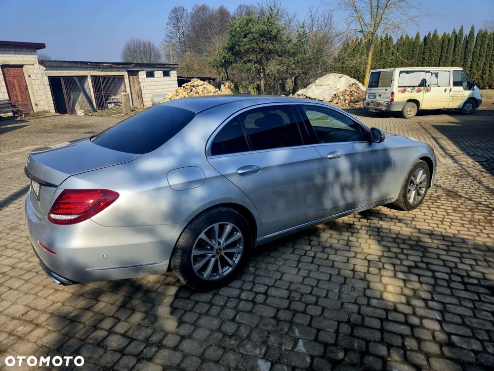 Mercedes-Benz Klasa E 220 d 4-Matic 9G-TRONIC - 4