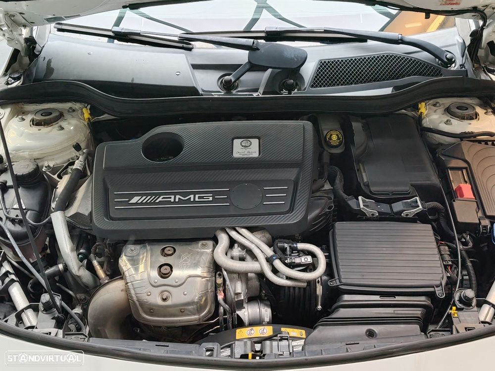 Mercedes-Benz CLA 45 AMG 4Matic Speedshift 7G-DCT - 28