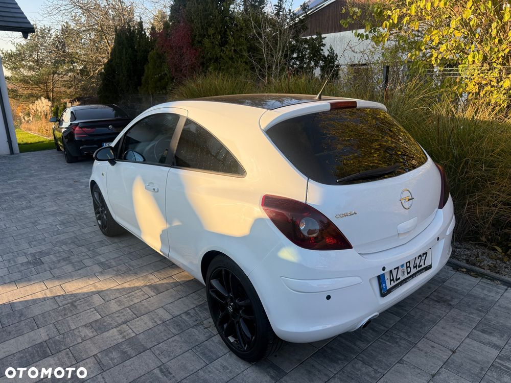 Opel Corsa 1.2 16V Cosmo - 9