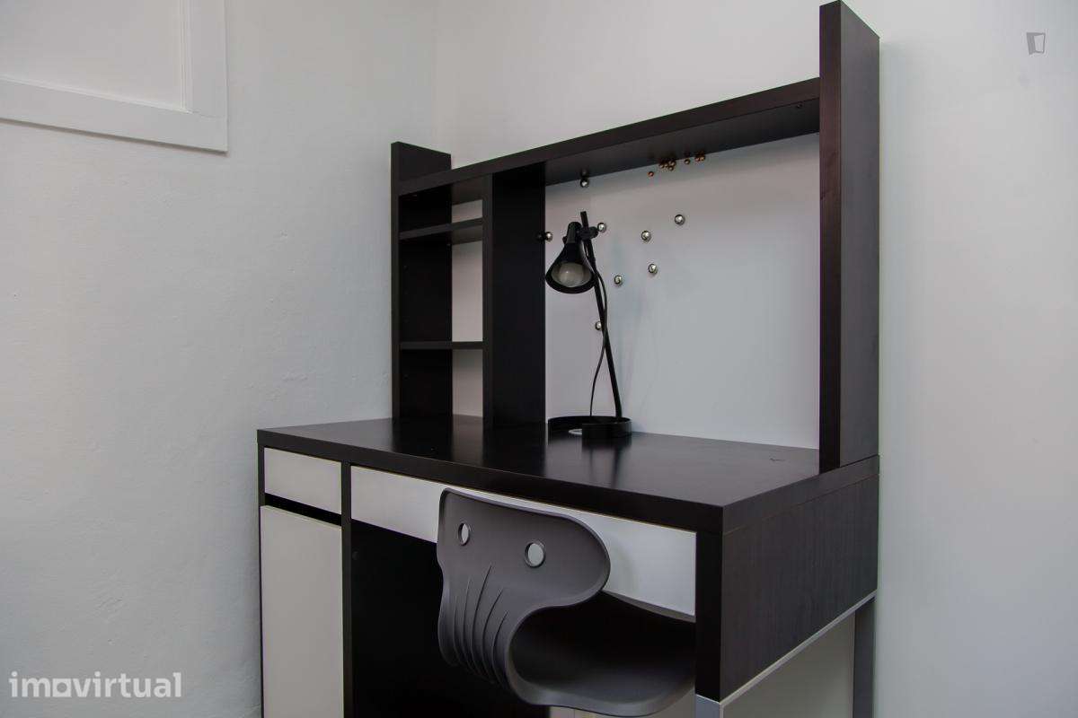 Quarto - localizado em Baixa Coimbra - Grande imagem: 2/8