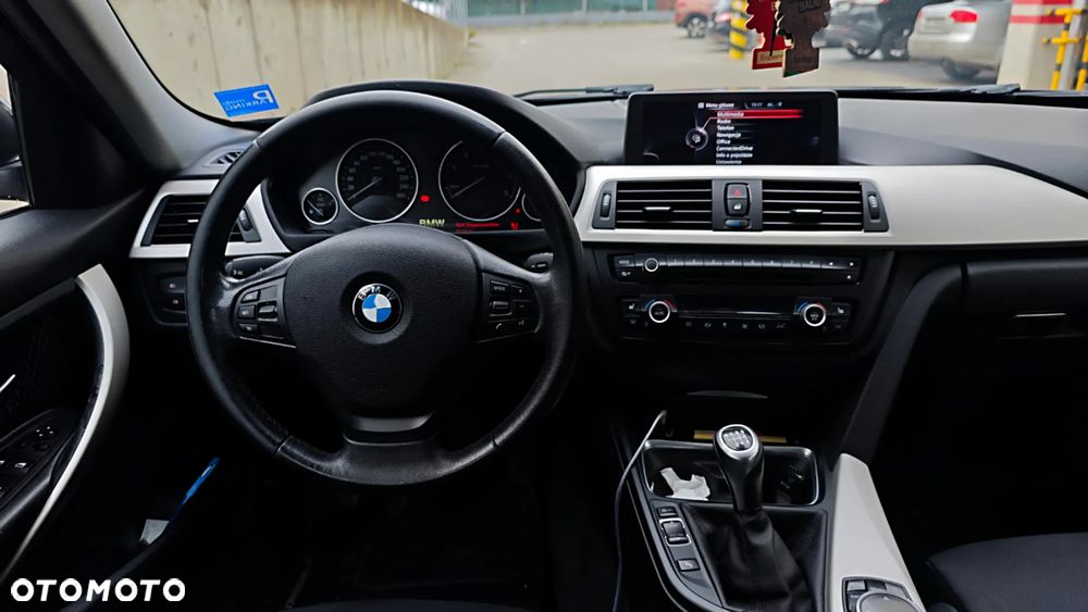 BMW Seria 3 318d Blue Performance Sport Line - 11