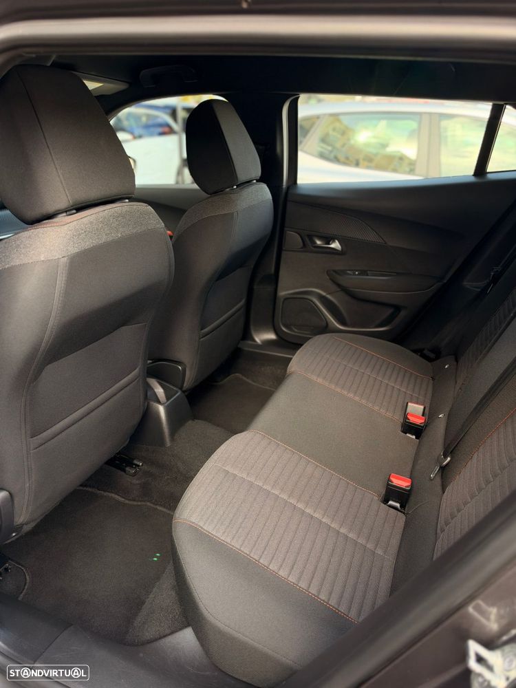 Peugeot 2008 1.2 PureTech Allure Pack - 47