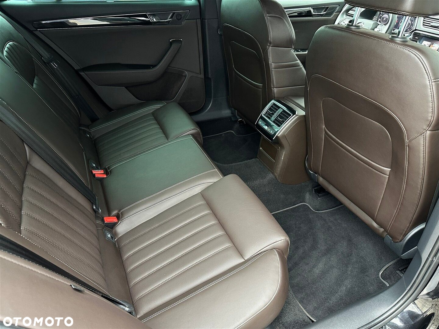 Skoda Superb 2.0 TSI 4x4 L&K DSG - 8