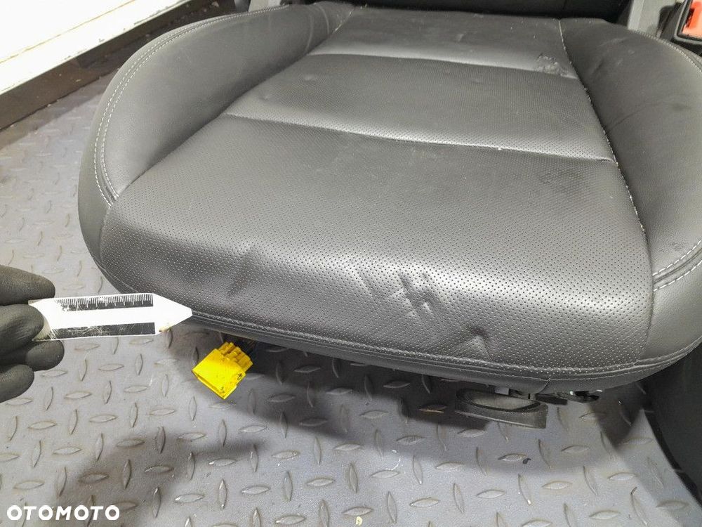 OPEL AMPERA FOTELE KANAPA SIEDZISKO OPARCIE SKÓRA KOMPLET EU - 7