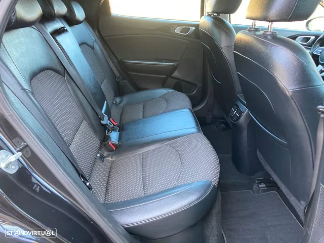 Kia XCeed 1.6 GDi PHEV Tech - 33