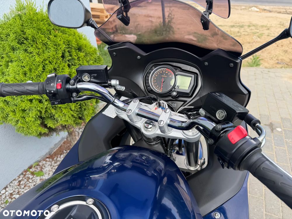 Suzuki GSX - 27