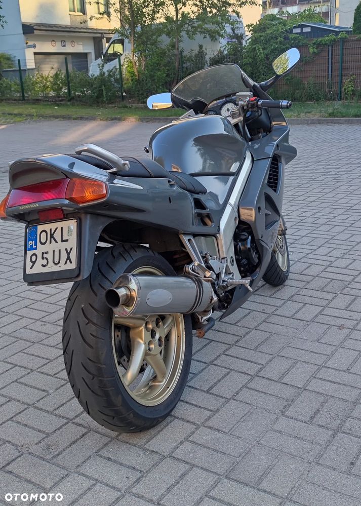 Honda VFR - 3