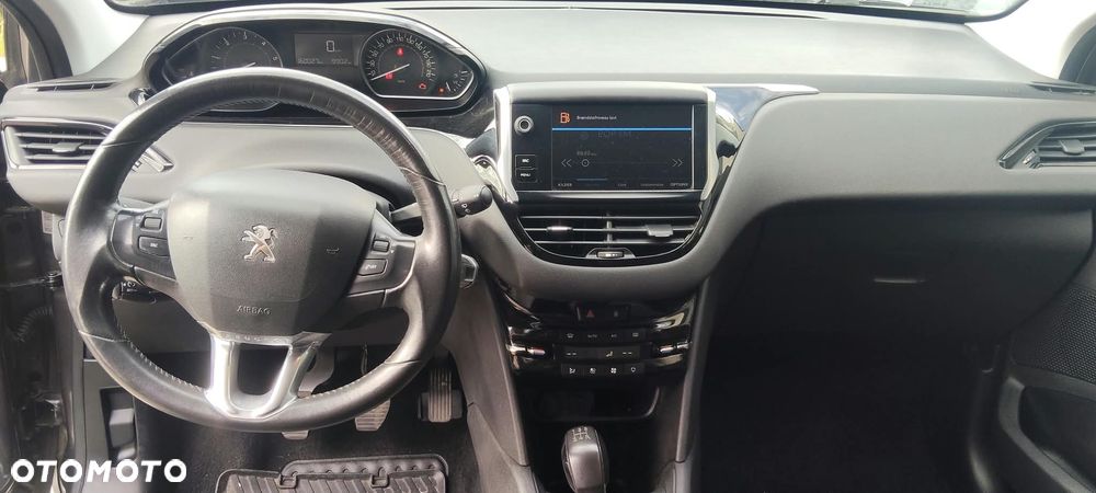 Peugeot 208 - 13